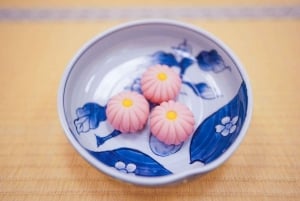 Tokyo: Esperienza di cerimonia del tè in Oshima Tsumugi Haori