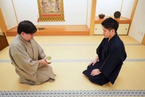 Tokyo: Esperienza di cerimonia del tè in Oshima Tsumugi Haori