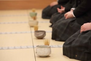 Tokyo: Esperienza di cerimonia del tè in Oshima Tsumugi Haori