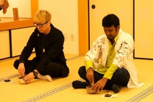 Tokyo: Esperienza di cerimonia del tè in Oshima Tsumugi Haori