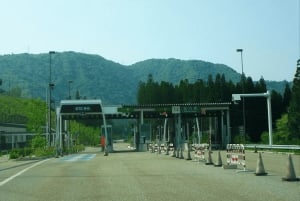 Tokyo: Private Luxury Transfer to/from Shirakawa go (1 way)