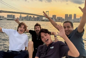 Tokyo: Private Night Cruise with Food and Drinks