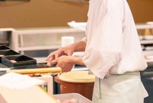 Tokyo: Private Night Cruise with Food and Drinks