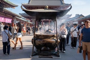 Tokyo: Private Night Cruise with Food and Drinks