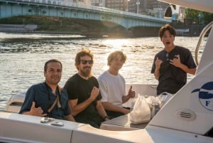 Tokyo: Private Night Cruise with Food and Drinks