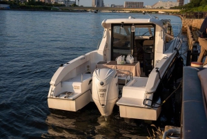 Tokyo: Private Night Cruise with Food and Drinks