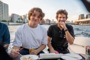 Tokyo: Private Night Cruise with Food and Drinks