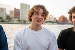 Tokyo: Private Night Cruise with Food and Drinks