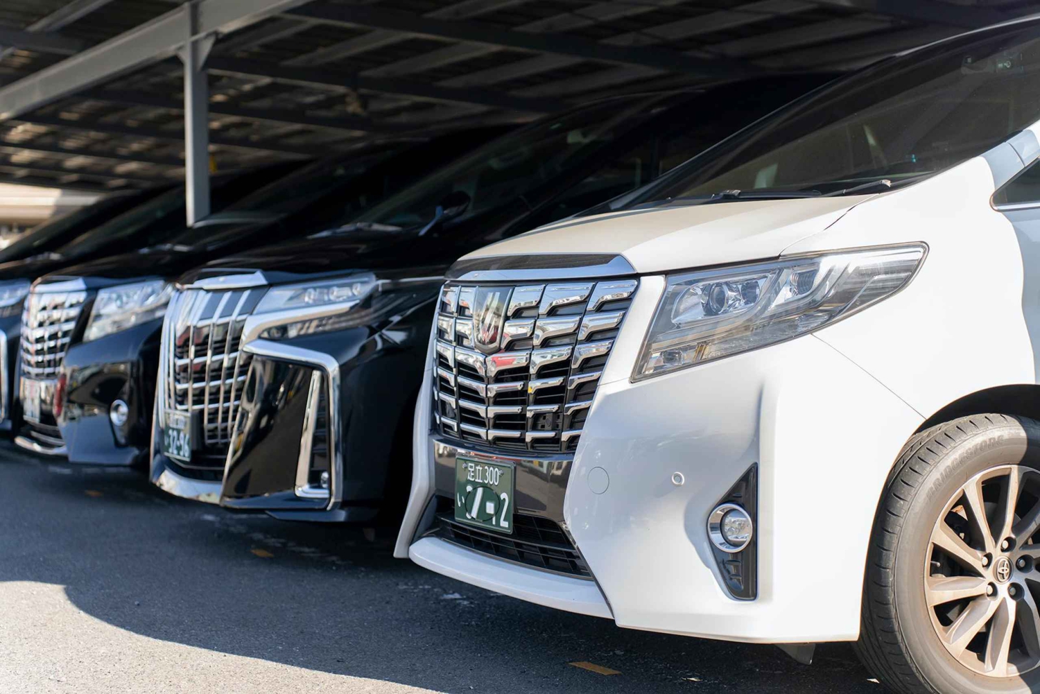 Tokyo: Private Transfer To Narita or Haneda Airport