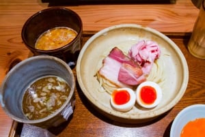 Tokyo: Ramen Tasting Tour with 6 Mini Bowls of Ramen