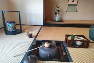 Tokio: prawdziwa ceremonia parzenia herbaty (matcha i wagashi) w Shinjuku