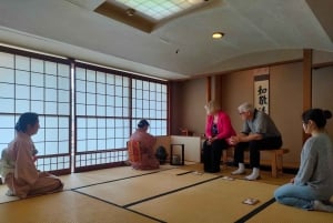 Tokio: prawdziwa ceremonia parzenia herbaty (matcha i wagashi) w Shinjuku