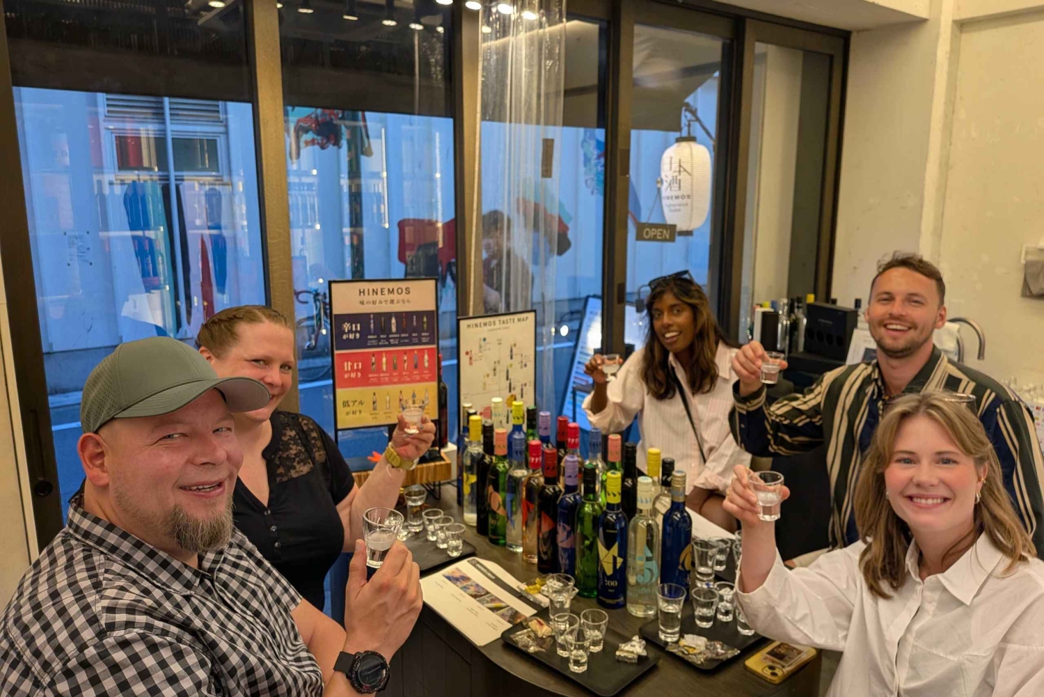 Tokio: Sake-Verkostung mit Food-Pairing & Mini-Flasche als Geschenk