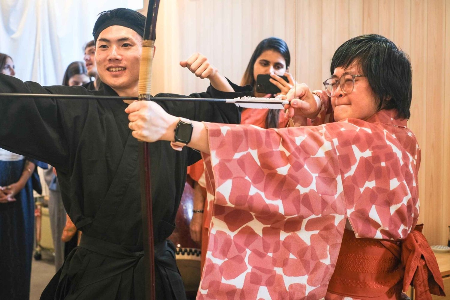 Tokion samurai-kokemus: Kyudo (jousiammunta) ja miekkailu