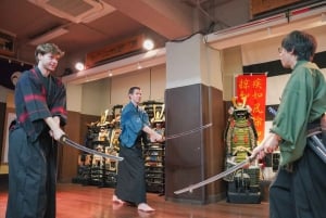 Tokio: Experiencia Samurai con almuerzo y tour guiado