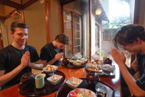 Tokio: Experiencia Samurai con almuerzo y tour guiado