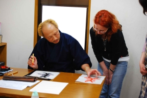 Tokio: wspólna kaligrafia – stwórzmy razem wachlarz