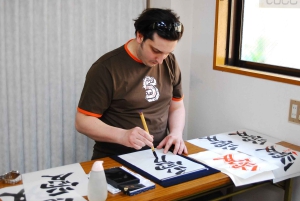 Tokio: wspólna kaligrafia – stwórzmy razem wachlarz