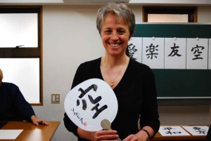 Tokio: wspólna kaligrafia – stwórzmy razem wachlarz