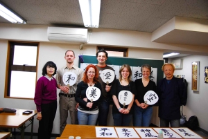 Tokio: wspólna kaligrafia – stwórzmy razem wachlarz