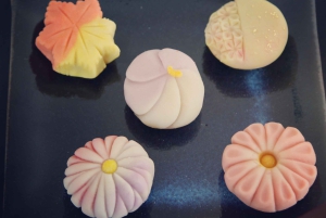 Prepara i dolci tradizionali 'Nerikiri' e il matcha a Shibuya