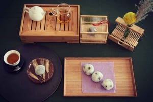 Prepara i dolci tradizionali 'Nerikiri' e il matcha a Shibuya