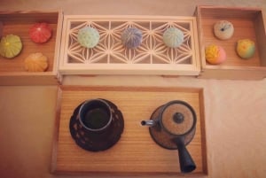 Prepara i dolci tradizionali 'Nerikiri' e il matcha a Shibuya