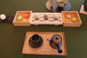 Prepara i dolci tradizionali 'Nerikiri' e il matcha a Shibuya