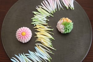 Prepara i dolci tradizionali 'Nerikiri' e il matcha a Shibuya