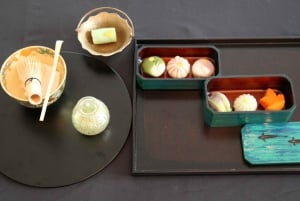 Prepara i dolci tradizionali 'Nerikiri' e il matcha a Shibuya