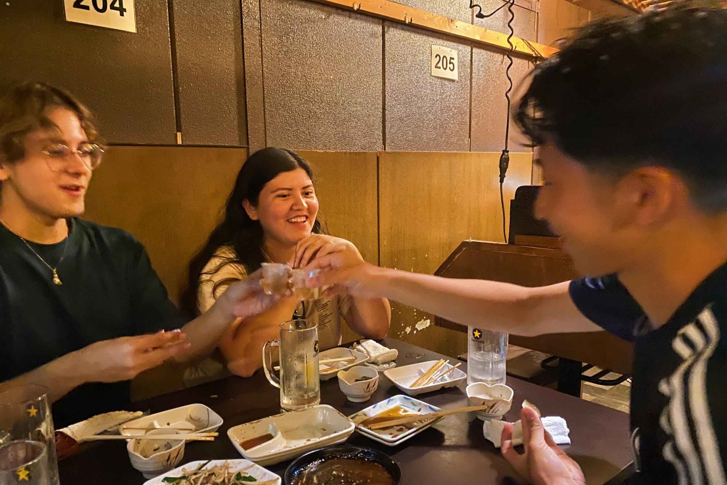 東京：渋谷のローカル隠れ家バー/居酒屋とカラオケツアー