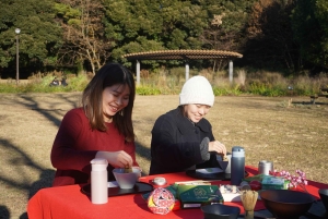 Токио: мастер-класс по приготовлению матча под открытым небом в Сибуя