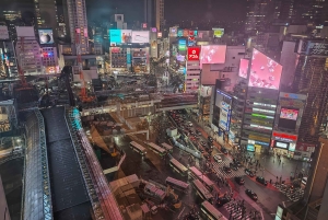 Tokyo: Shibuya-byvandring om aftenen med udsigt over byen fra tagterrassen