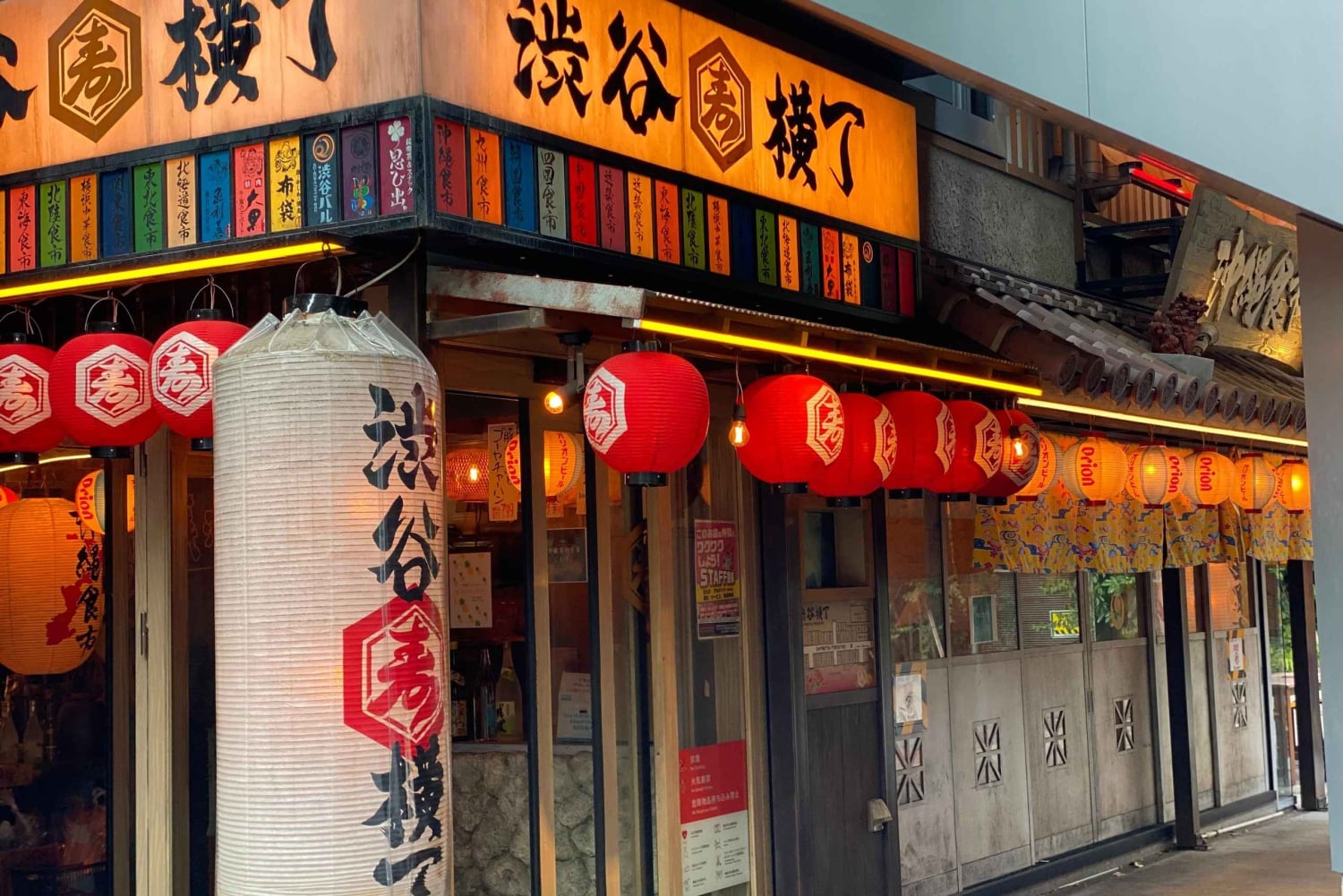 Tokyo: Shibuya Tour with a Local Guide in Spanish and Hidden Gems