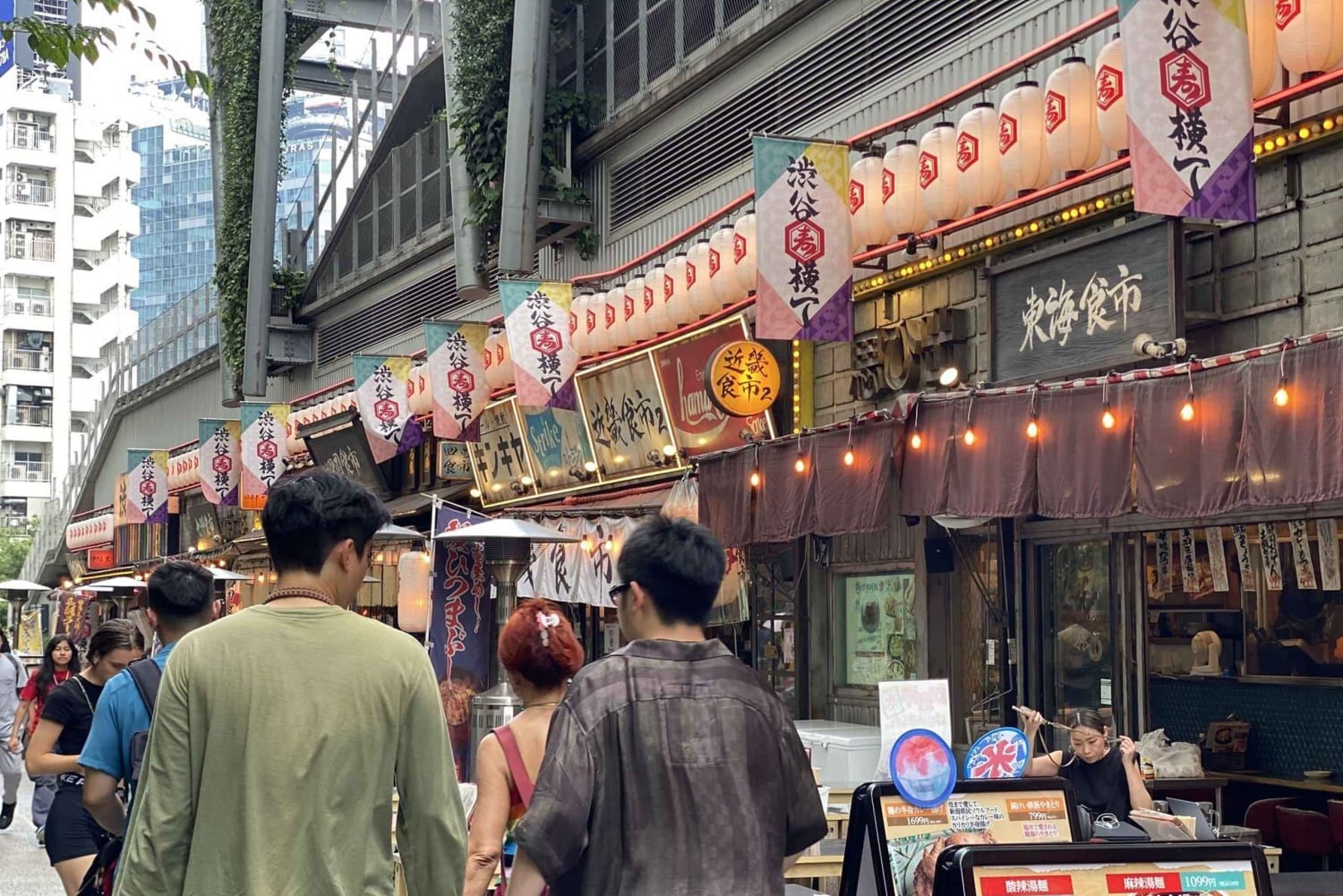 Tokyo: Shibuya Tour with a Local Guide in Spanish and Hidden Gems