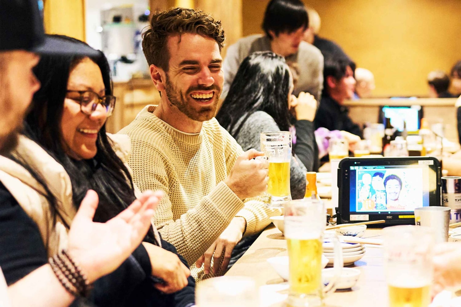 Tokyo: Shinjuku barrunda och karaoke på kvällen