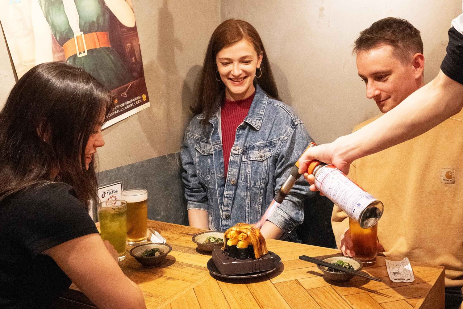 Tóquio: Tour noturno por bares e passeio a pé em Shinjuku