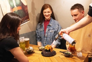 Tóquio: Tour noturno por bares e passeio a pé em Shinjuku