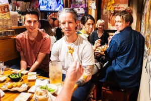 Tóquio: Tour noturno por bares e passeio a pé em Shinjuku