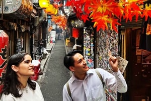 Tokyo: Shinjuku Bar Hopping & Karaoke Night Tour