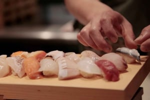 Tokyo : visite guidée des bars de Shinjuku avec repas et boissons