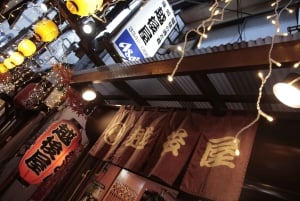 Tokyo : visite guidée des bars de Shinjuku avec repas et boissons