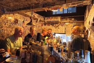 Tokyo: Shinjuku Bar Hopping with All-You-Can-Drink & Dinner