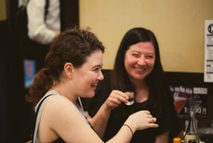 Tokyo - en barrunda Shinjuku Izakaya och Golden Gai Bar Hopping Tour