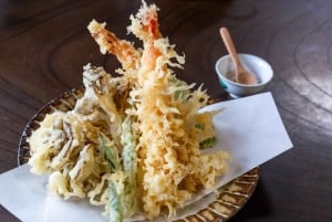 Tokyo: Shinjuku Local food guided walking tour
