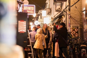 Tóquio: Excursão a pé pela vida noturna e ruas secretas de Shinjuku