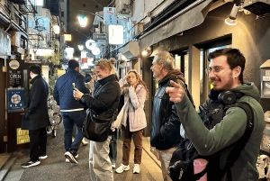 Tóquio: Excursão a pé pela vida noturna e ruas secretas de Shinjuku