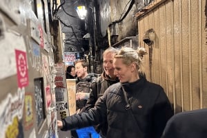 Tóquio: Excursão a pé pela vida noturna e ruas secretas de Shinjuku