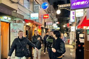 Tóquio: Excursão a pé pela vida noturna e ruas secretas de Shinjuku