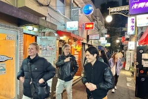 Tóquio: Excursão a pé pela vida noturna e ruas secretas de Shinjuku